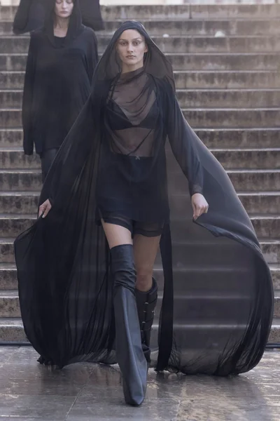 Look 22